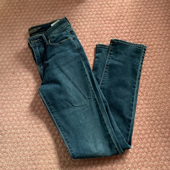 Levi's Denim - Levi’s Demi curve jeans